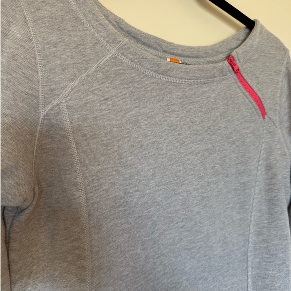 Lucy Grey Sweatshirt with Kangaroo Pocket and Pink Zipper at the Neck in Size M - Picture 2 of 8
